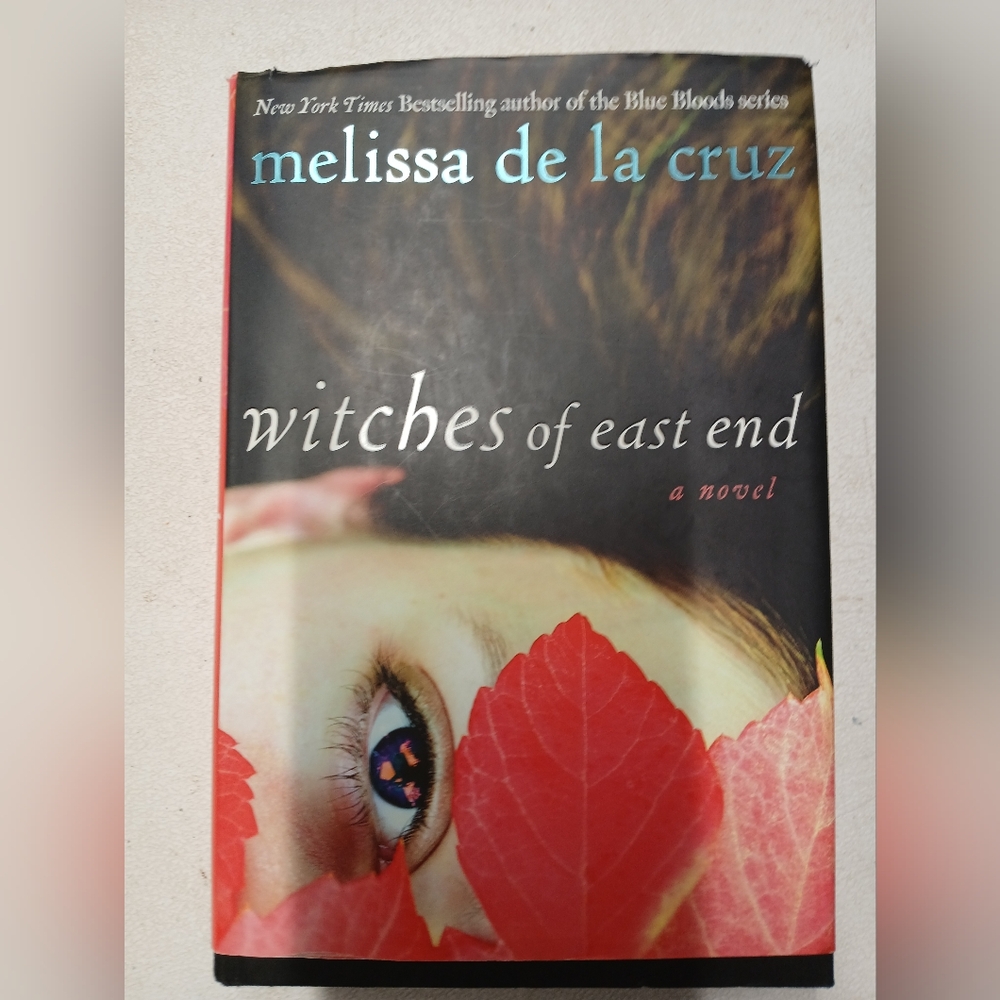 Witches of East End Book by Melissa de la Cruz